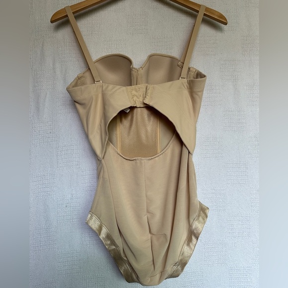 Maidenform Cream Shapewear Bodysuit with Underwire Support - Picture 2 of 13